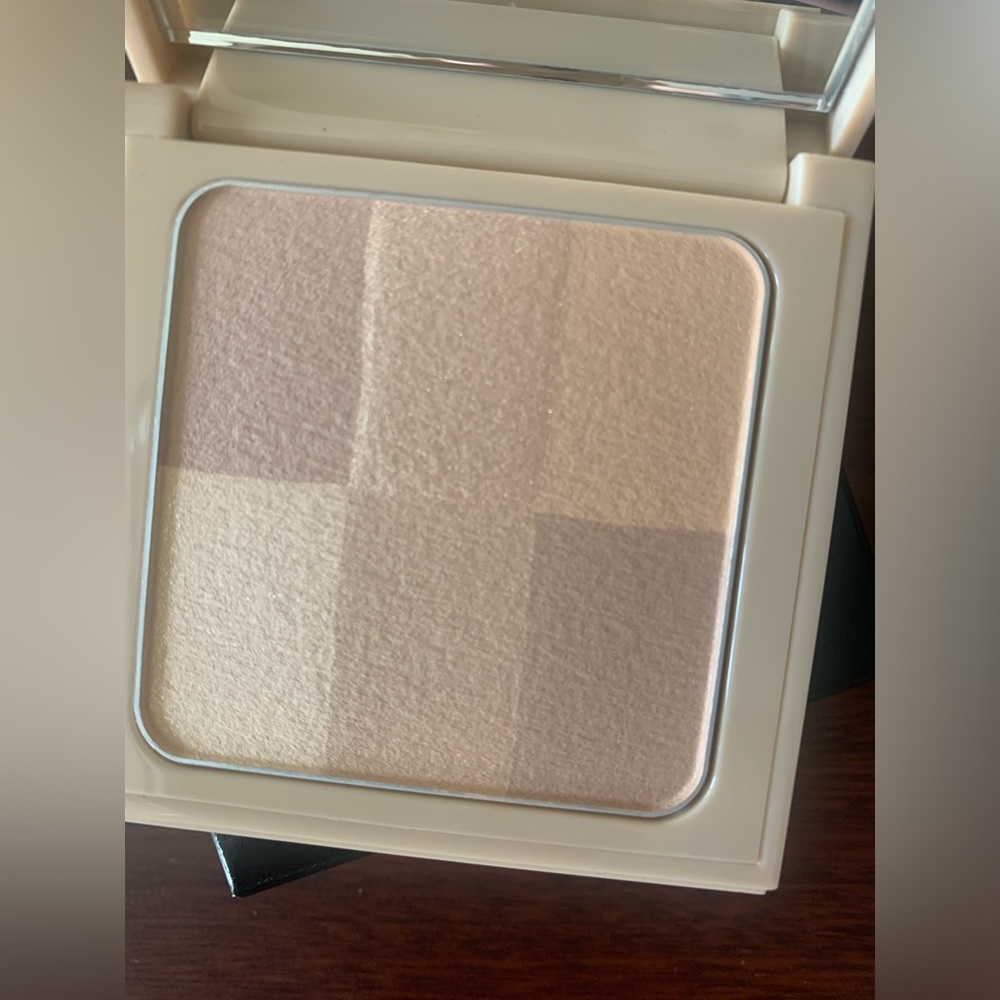Bobbi Brown illuminating powder